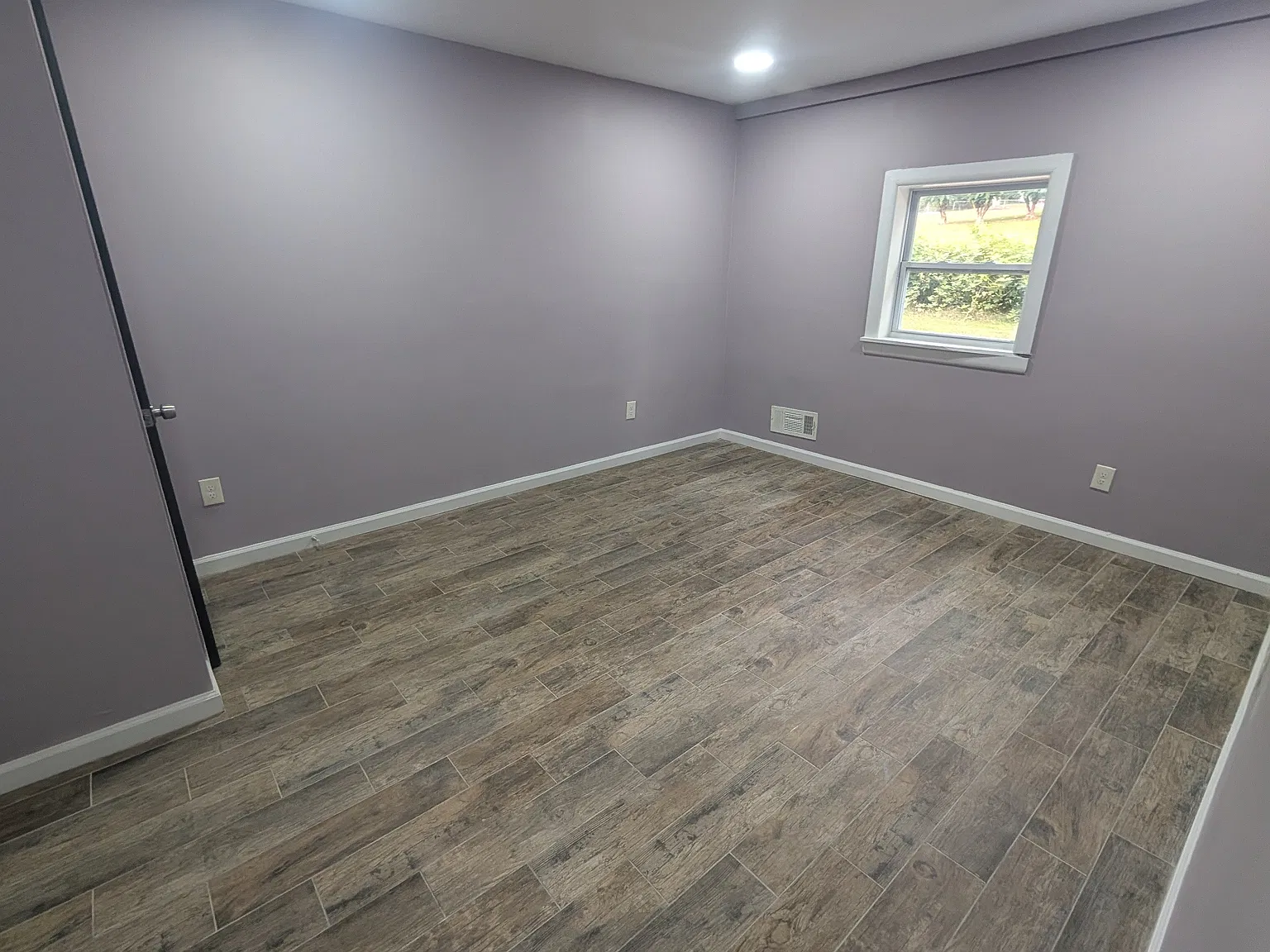 5 bed, 2.5 bath, 2400 sqft, $2,200 — Photo 2