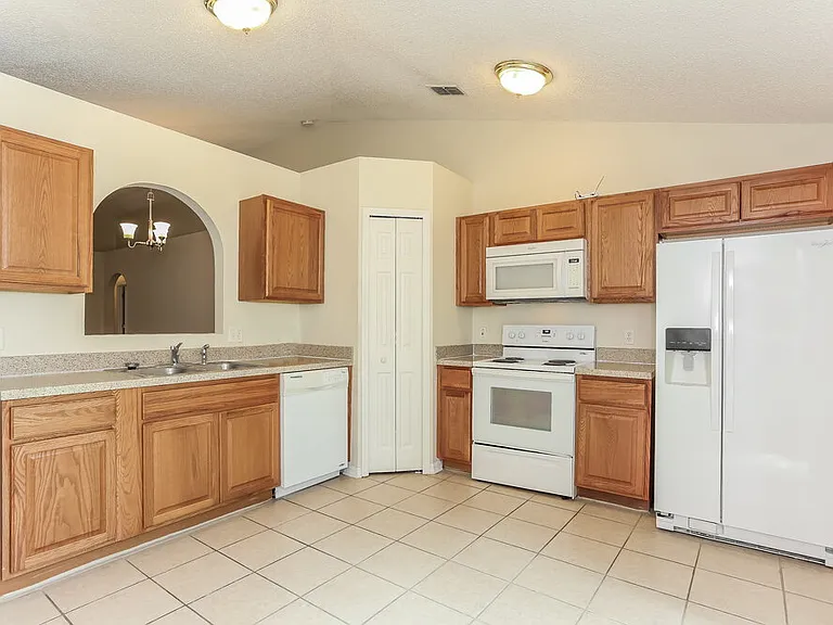 12744 Ashbrook Cir W — Photo 8