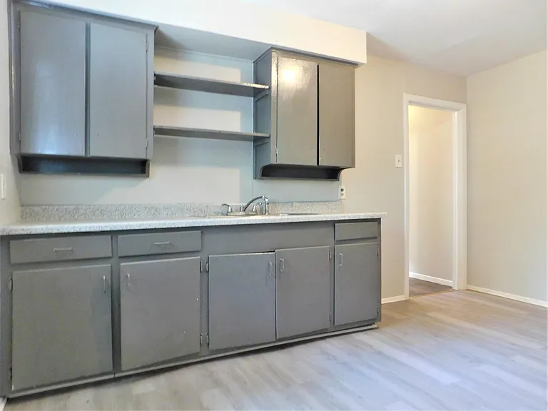 2212 Denison St — Photo 12
