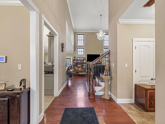5th image of 570 Levisa Dr