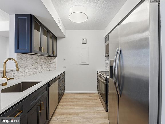 5th image of 880 N Pollard St APT 222