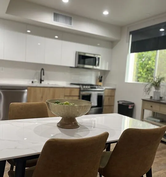 124 S Croft Ave #101 — Photo 7