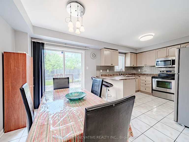 28 Samandria Ave #UPPER — Photo 4