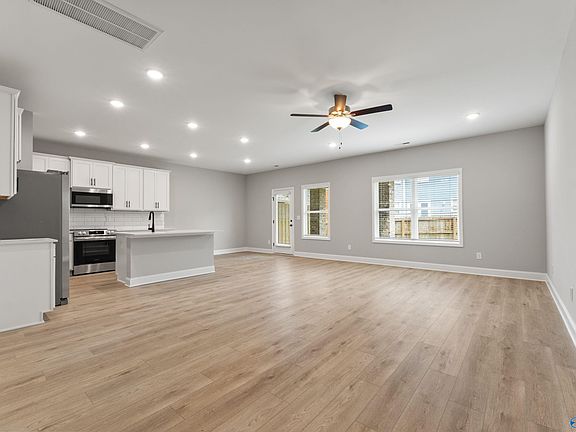 3rd image of 1718 Stampede Cir