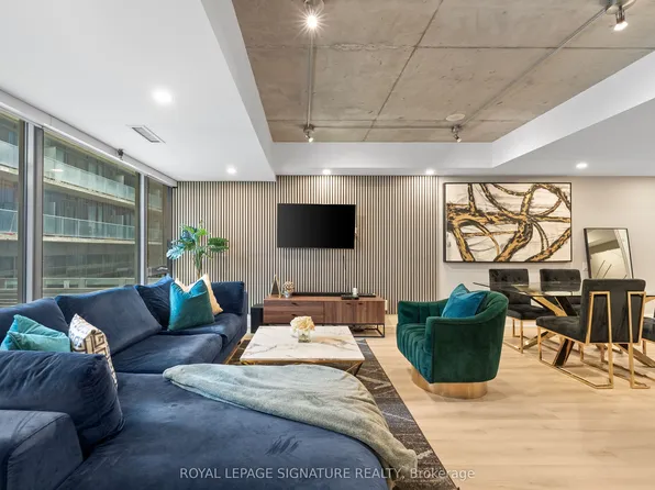 95 Bathurst St #109, Toronto, ON M5V 0H7