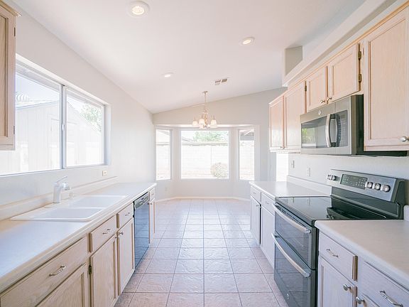 3rd image of 8962 W Citrus Way