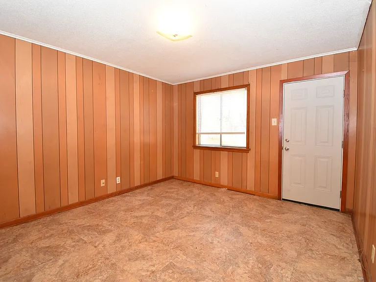 314 W College Ave — Photo 8