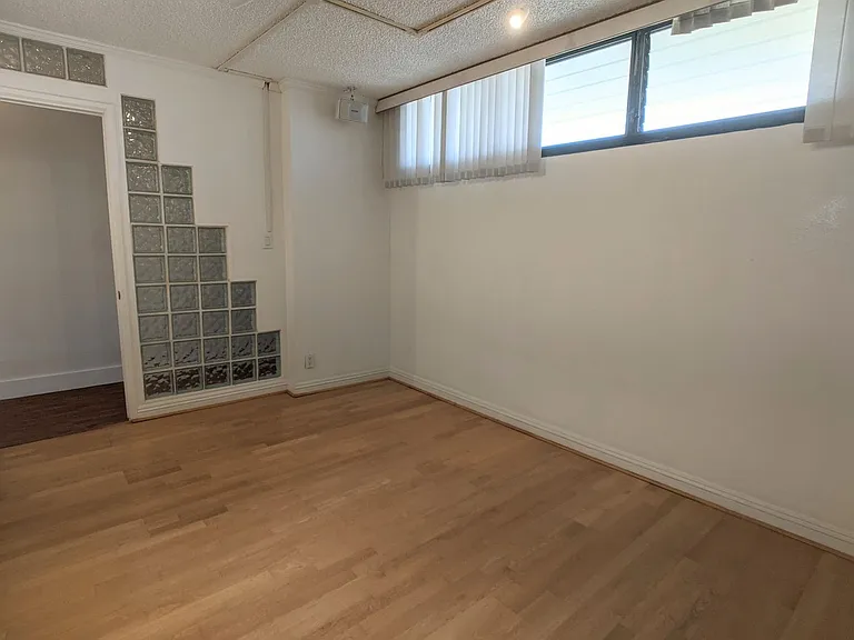 2092 Kuhio Ave #2403 — Photo 11
