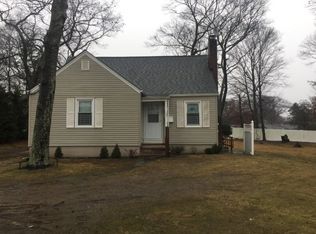 25 Gatelot Ave, Ronkonkoma, NY 11779