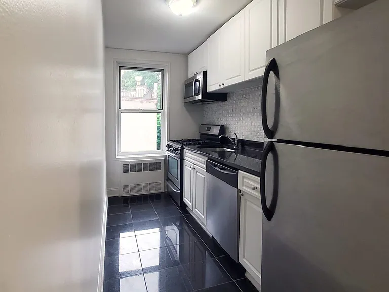 401 W 56th St #3M — Photo 5