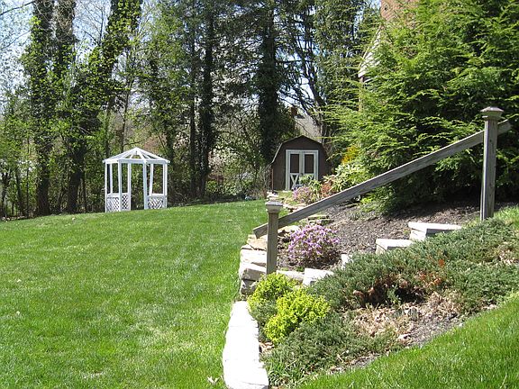 Side yard garden
