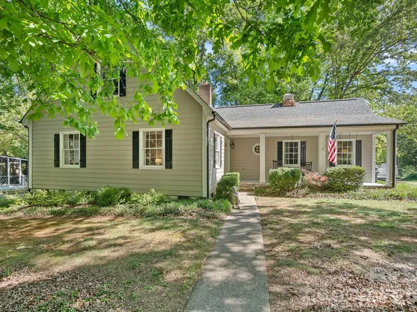 817 Bent Wood Ct, Matthews, NC 28105