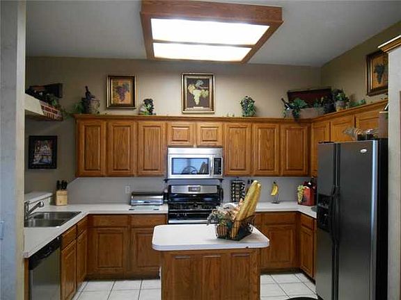 5th image of 536 SW 155th Ct