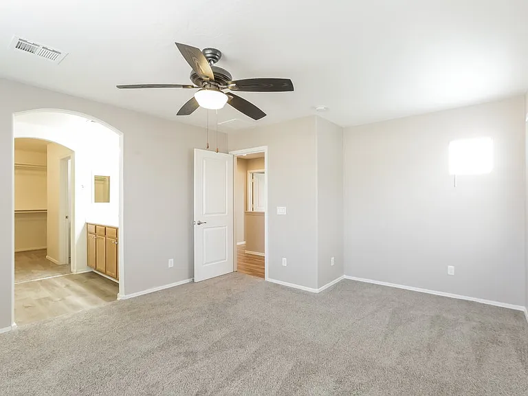 5804 S 10th Dr — Photo 11