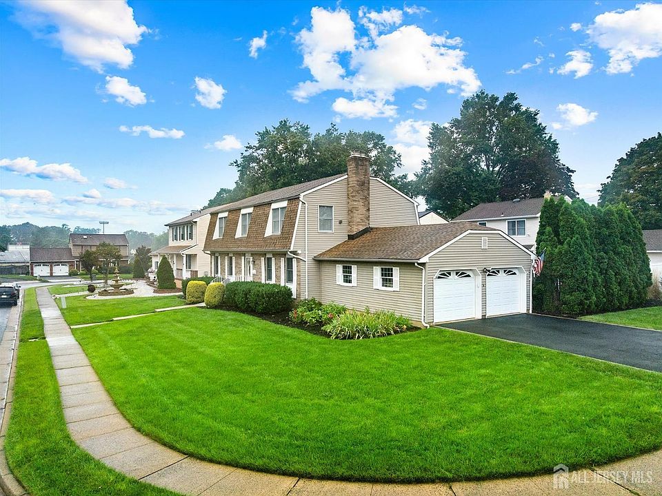 1st image of 12 Holly Park Dr