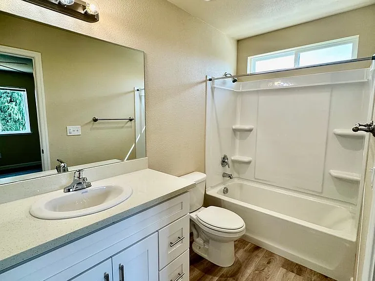 677 Illinois Ave #1 — Photo 15