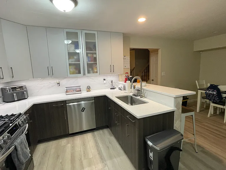 241 Larchwood Ct — Photo 29
