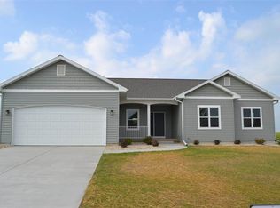 329 Buena Vis, Arlington, WI 53911