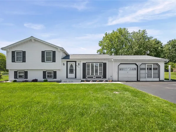 951 Copperkettle Rd, Webster, NY 14580