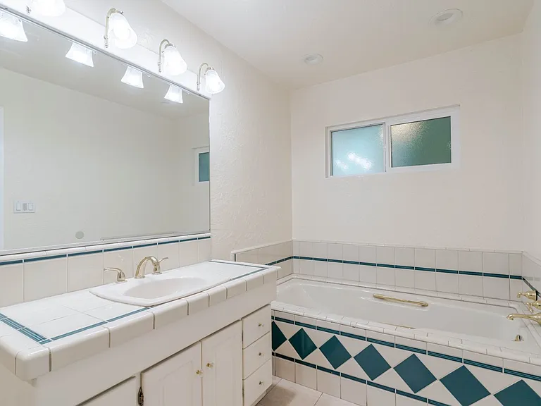 6539 Coldwater Canyon Ave — Photo 19