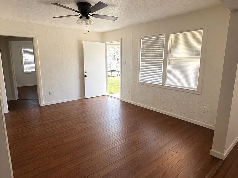 2709 SW I Ave — Photo 3