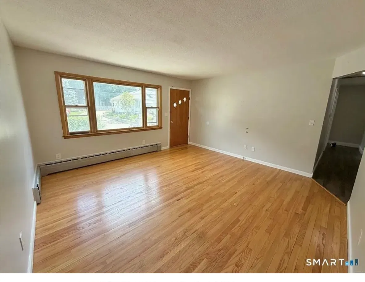 3 bed, 1.5 bath, 1619 sqft, $2,200 — Photo 3