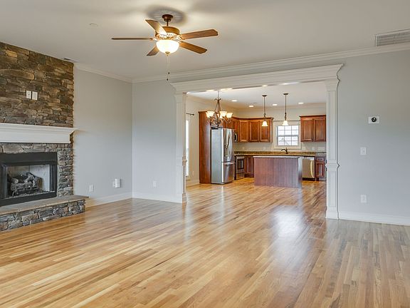 3rd image of 1407 Royal Oak Ave