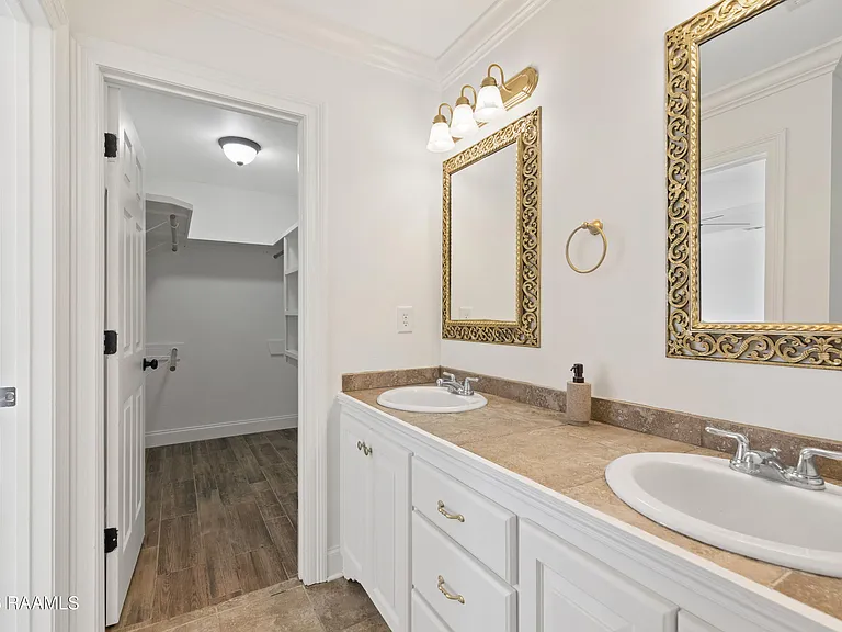 206 Oak Hill Ln — Photo 9