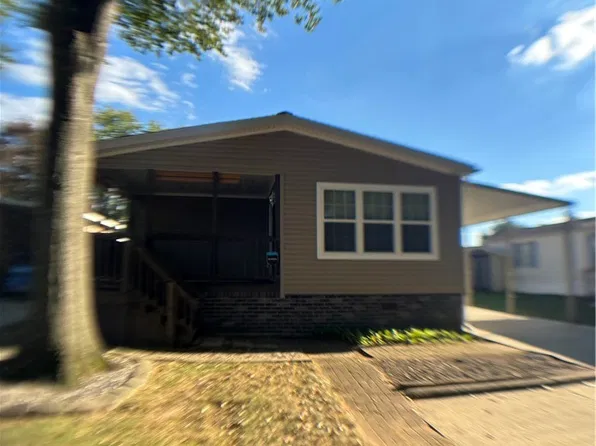 42 C St SW, Navarre, OH 44662