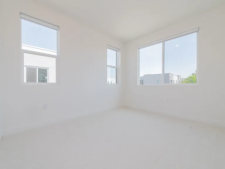 589 S Lyon St — Photo 17