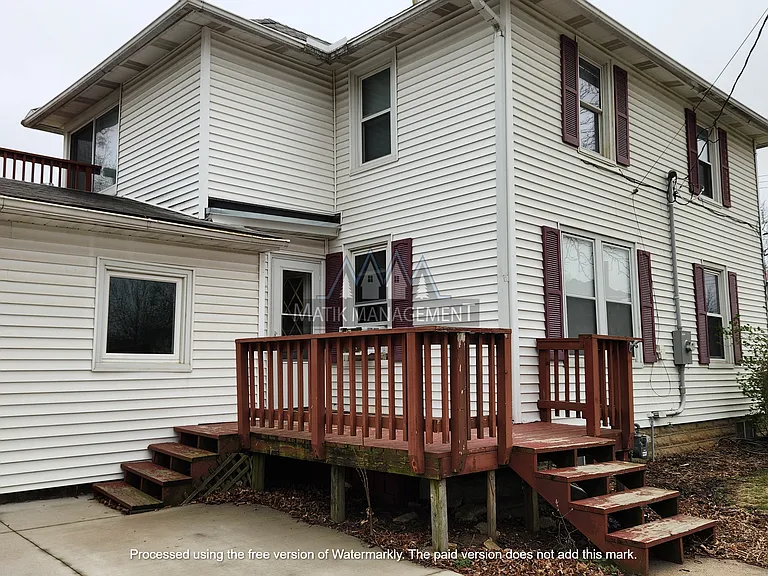 803 4th St SE #1 — Photo 1