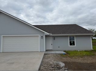606 NW Palmer Pl, Topeka, KS 66617