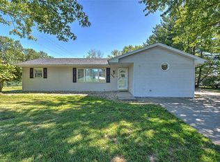 2406 S Peachtree Ct, Decatur, IL 62521