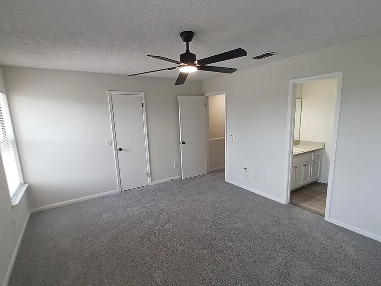 1201 Douglas St #4 — Photo 16