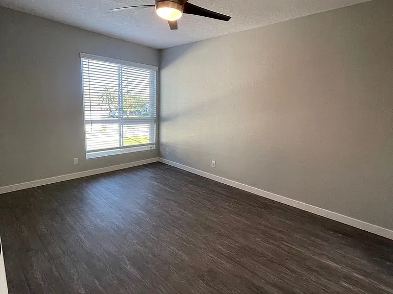 Park Apartments-Beautiful recently renovated — Photo 12