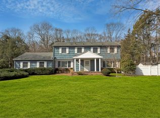 185 Plainview Rd, Woodbury, NY 11797