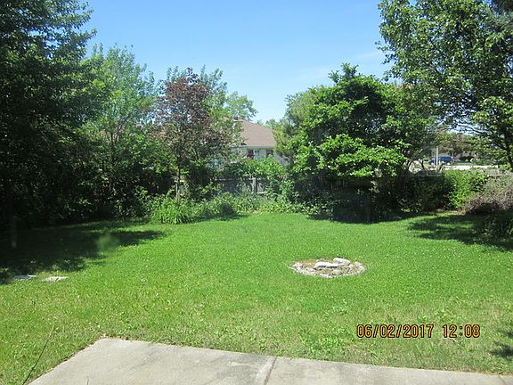 5th image of 10300 Cambridge Dr