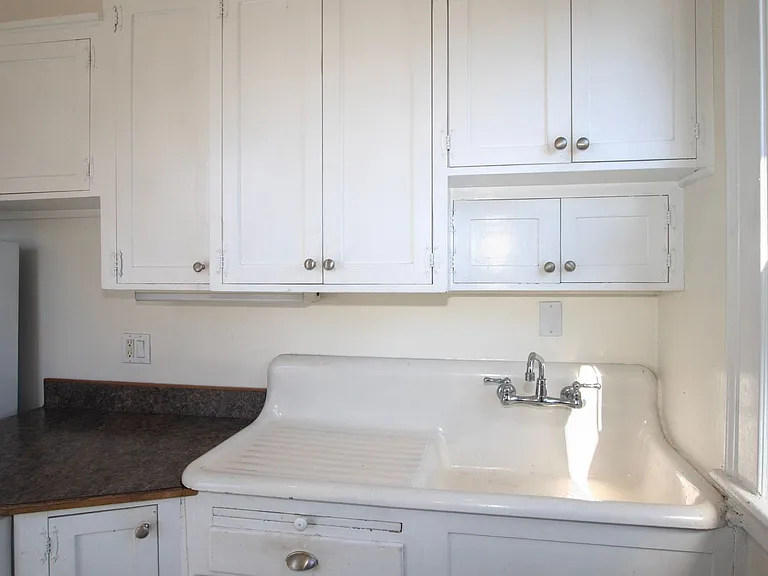 438 State St — Photo 7