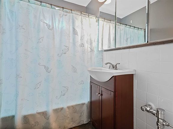 4th image of 21528 47th Ave APT 3A