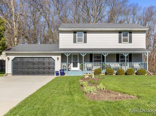 521 Adapointe Dr SE, Ada, MI 49301