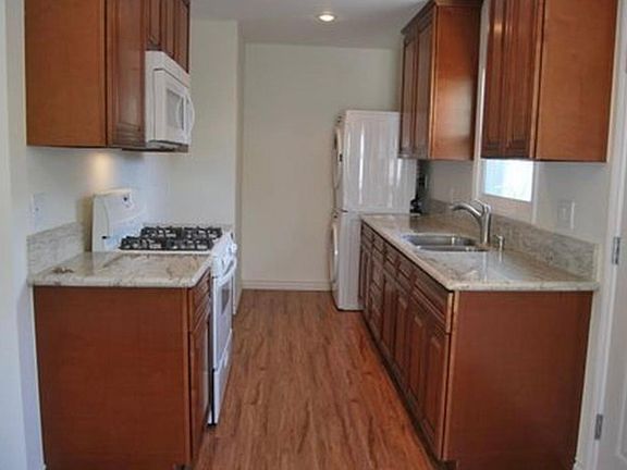 4th image of 17914 Downey Ave