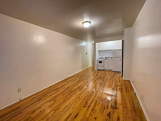 3rd image of 239 E 84th St APT 5B