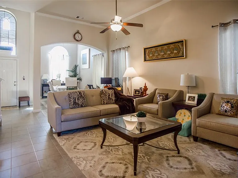 145 Pincea Pl — Photo 2