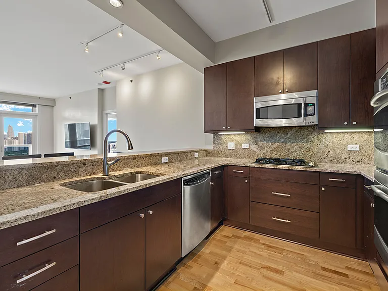 1211 S Prairie Ave #3205 — Photo 4