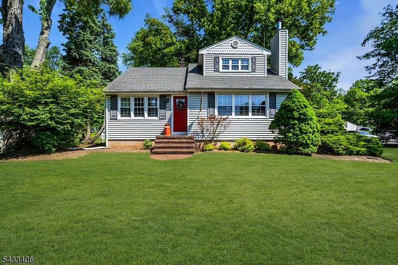 1st image of 88 Woodlawn Ave