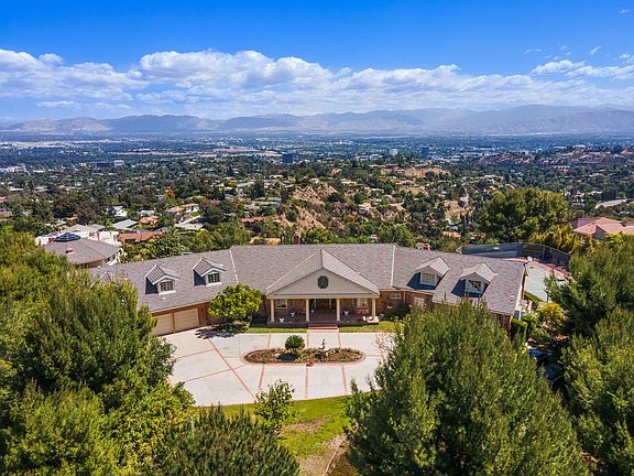 2nd image of 16501 Mulholland Dr
