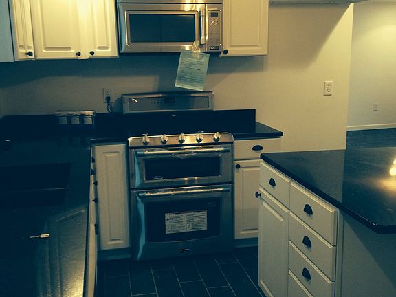 Kitchen w/ quartz counters