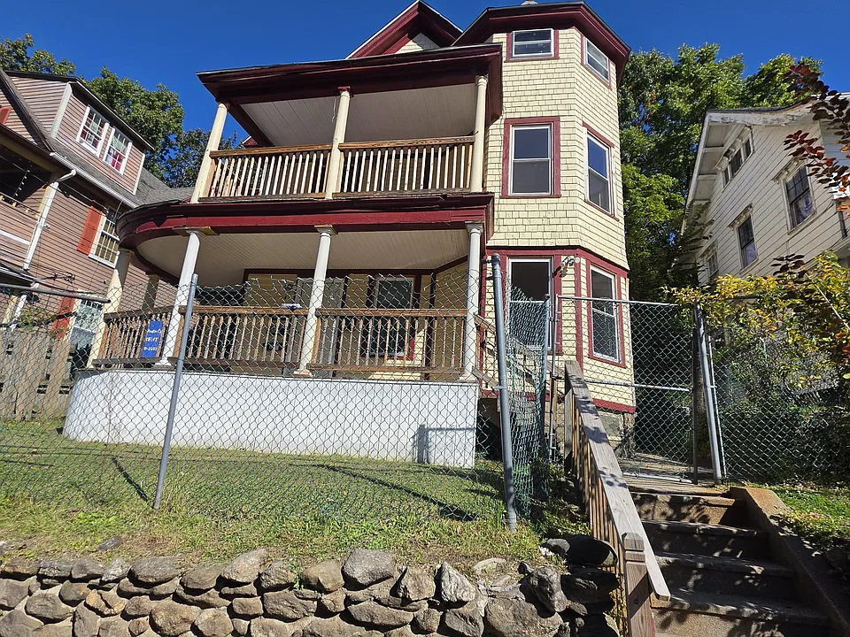 42 Kellogg St #1