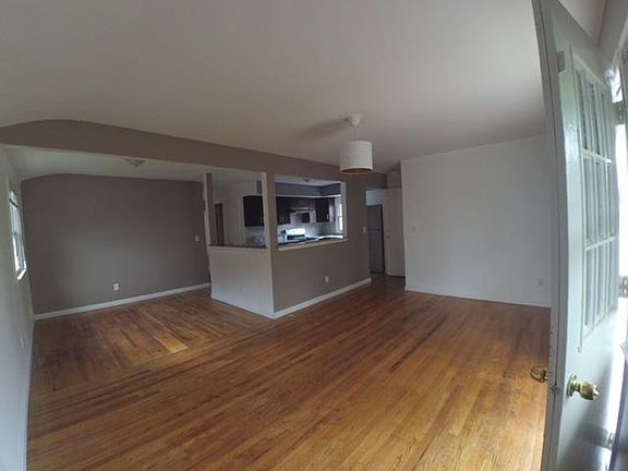 5th image of 877 N Railroad Ave