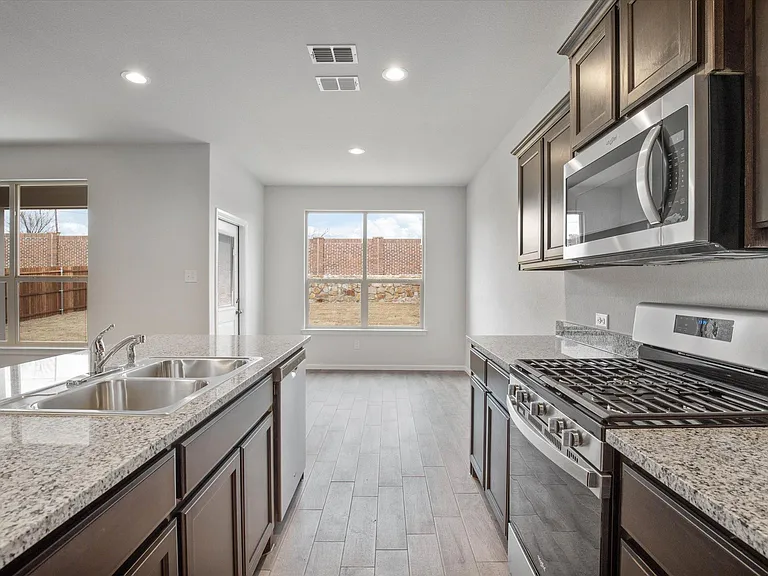 2220 Barnwell Dr — Photo 5